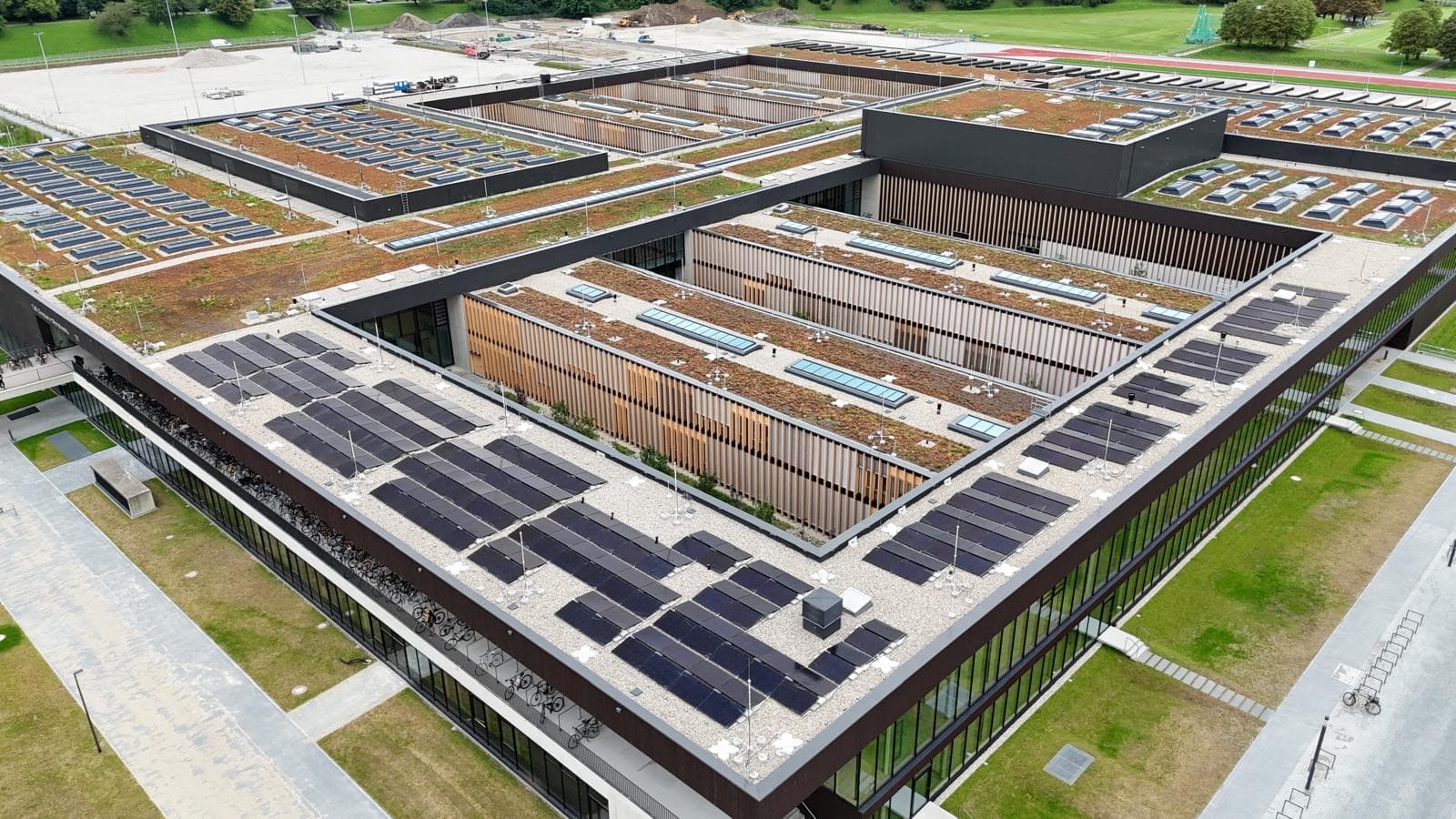 Gewerbliche Photovoltaikanlage von Profisolar Bau